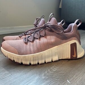 NIKE FREE SIZE 10
